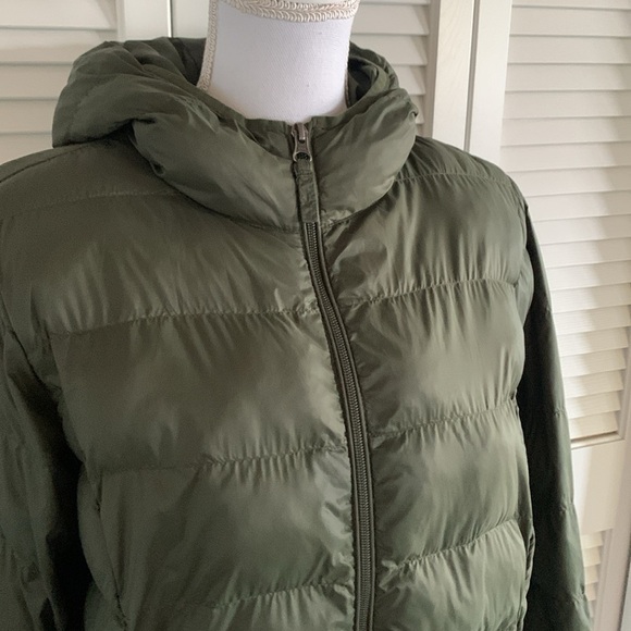 Amazon Essentials Women's Lightweight Water-Resistant Hooded Puffer Coat Size XL - Picture 2 of 13